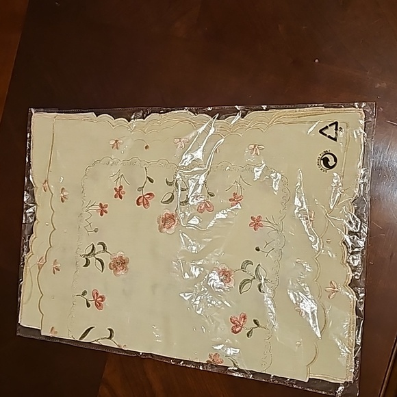 Set For Table - Picture 6 of 7